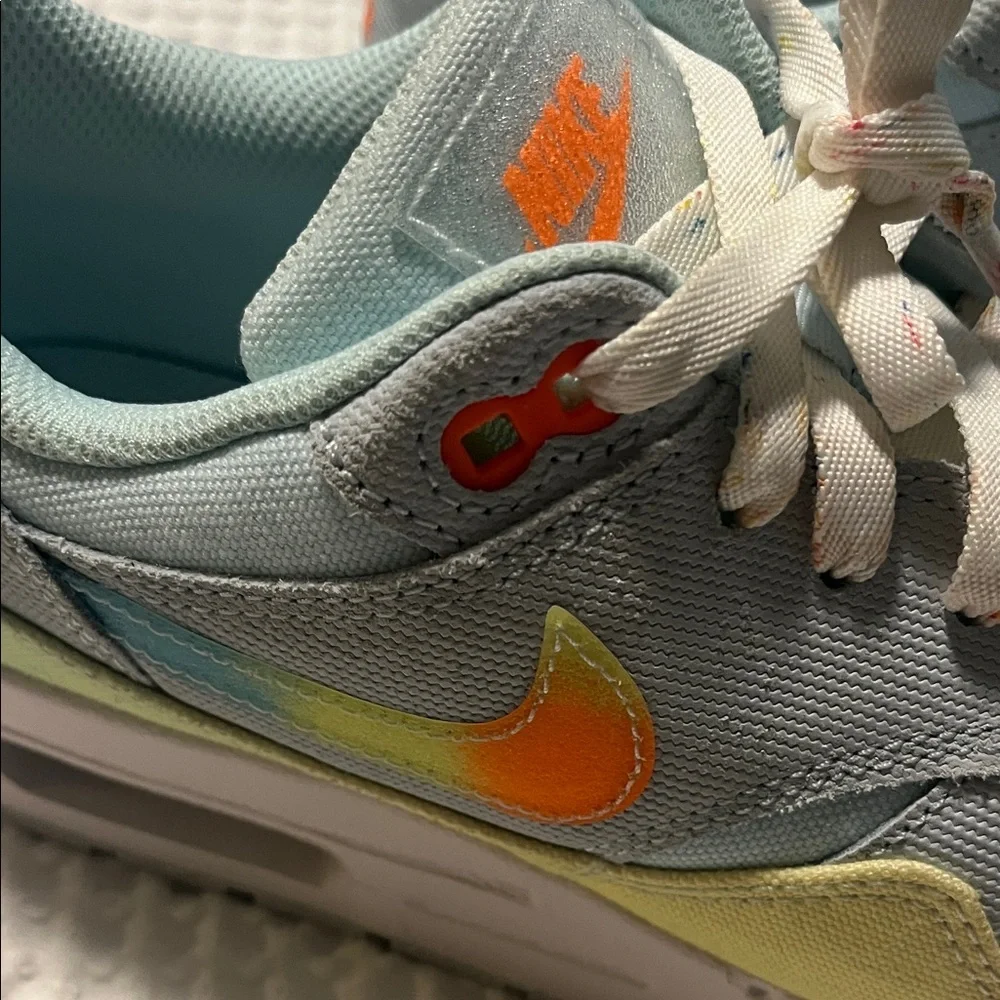 Nike Air Max women’s 8 / kids 6.5 with Orange and Blue Accents - Picture 2 of 5